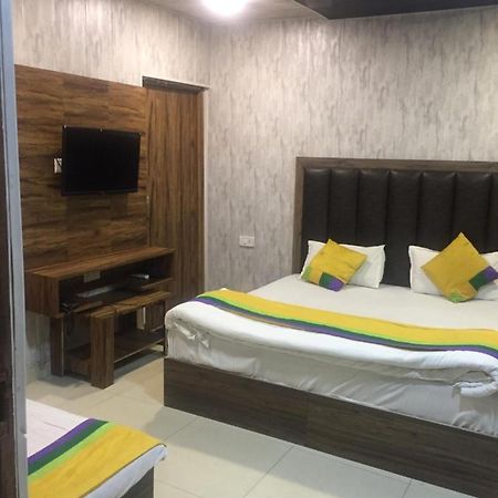 אמריצר Fabhotel Dm Residency מראה חיצוני תמונה